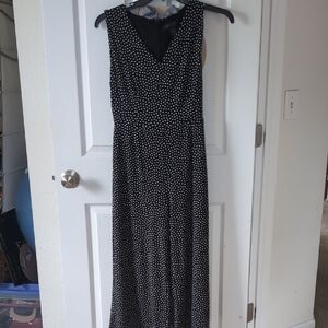 Tahari Black and White Sleeveless V-Neck Maxi Dress
